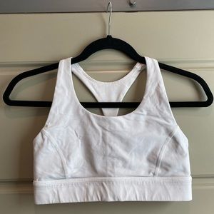 White lululemon sports bra